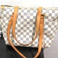 ราคา ลดราคา‼️‼️ Louis Vuitton totally pm ปี2009 สภาพใช้งาน ไม่มีตำหนิหนัก ไม่มีอุปกรณ์ สนใจดูรูปเพิ่มได้ทุกมุมค่ะ (2328518065)