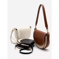 ราคา Pedro Sarah Cresent กระเป๋าสะพายข้างผู้หญิง TP 0105-9 - 17cm (42654708258)