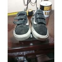 ราคา รองเท้าผ้าใบมือสองสีดำ (28288563861)