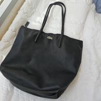 ราคา LACOSTE L.12.12 Concept Vertical Shopping Bag Black [preloved] (24533738854)