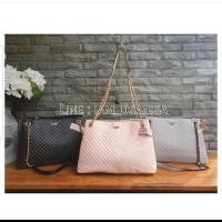 ราคา Victoria’s Secret Pebble V-Quilt Shoulder Tote bag (7605415902)