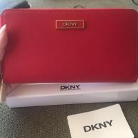 ราคา DKNY Saffiano Leather Large Zip Around Wallet In Red (1860239267)