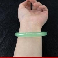 ราคา สร้อยข้อมือหยกกลมใสน้ำแข็งใสธรรมชาติสีเขียวอ่อนหญิง (11223297864)