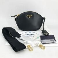 ราคา กระเป๋าสะพาย สีดำ หนังเฟียอาโน่(Super Like New!) PradaMini Leather Crossbody(รุ่นใหม่ Microchip ปี2 (28577899237)