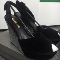 ราคา รองเท้าCharles&Keith 4" สีดำกำมะหยี่ ส้นเป็นกริสเตอร์ (228311788)