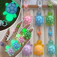 ราคา พวงกุญแจเต่าน้อยเรืองแสง - จี้เต่าเรซิ่นการ์ตูนน่ารัก - การตกแต่งกระเป๋าเป้นักเรียน (27764454243)
