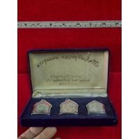 ราคา พระขุนแผน หลวงปู่ทิม วัดละหารไร่ พิมพ์ใหญ่ หลังฝังเหรียญ พร้อมกรอบ พร้อมกล่อง (41109705486)