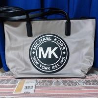 ราคา (ของแท้ ใหม่ มีป้าย) กระเป๋า Michael Kors Kenly Large Top Zip Tote (23586972584)