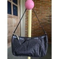 ราคา กระเป๋าคล้องไหล่ lesportsac สีดำ มือสอง *ทำความสะอาดแล้ว* (27273866218)