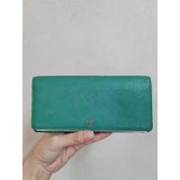 ราคา กระเป๋าสตางค์ Louis Quatorze สีเขียว 2 พับ หนังแท้ มือสอง (20116021986)