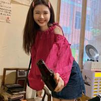 ราคา พร้อมส่ง เสื้อblouseแขนยาวทรงเปิดไหล่สีชมพูเข้ม ดีเทลมีเชือกผูกโบว์ที่คอเสื้อ ผ้าชีฟองอัดลาย งานป้ายคุณภาพดีค่ะ (18592726415)