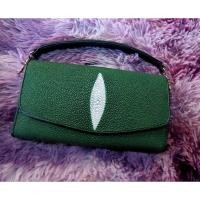 ราคา กระเป๋าสะพายข้างหนังปลากระเบนแท้ (27074777301)