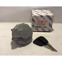 ราคา ฝาถังน้ำมัน ฝาถังโซล่า สำหรับรถบรรทุกเล็ก พร้อมกุญเเจ 2 ดอก ISUZU NPR, NKR ฝาถังโซล่า NPR115 NPR120 (29256716008)