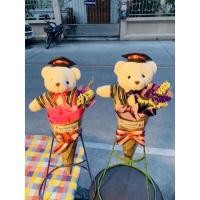 ราคา ❄️❤️_ตุ๊กตาหมีช่อกรวยดอกไม้สตาติสอยู่ได้นาน_ ⚡️มีเสื้อคลุยสีขาวตาข่าย และ สีดำ สั่งได้เลยจ้าาาา (27159195237)