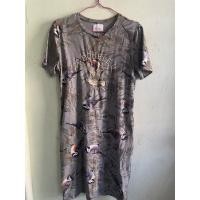 ราคา ชุดเดรสสีเทาลายนกmiss manta ใส่ 1 ครั้ง (7571895077)