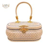 ราคา กระเป๋าย่านลิเภาทรงรีฝาเรียบตัวล็อคสีทองหูย่านลิเภา (18105021165)