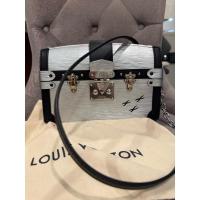 ราคา กระเป๋า มือสอง Louis Vuitton epi silver &black ของแท้ 100% (27084143887)