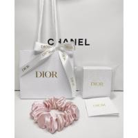 ราคา DIOR SILK HAIR TIE โบว์มัดผม Dior ของแท้ ยางมัดผม Dior โบว์มัดผม Dior Limited Edition Dior กระเป๋าเครื่องสำอาง (13698155938)