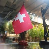 ราคา ธงสวิสเซอร์แลนด์ สวิสเซอร์แลนด์ SWITZERLAND ธงนานาชาติ ธงตั้งโต๊ะ ธงขนาด 14×20cm (28283477960)