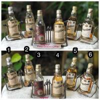 ราคา เก่าเก็บกว่า 25 ปี น้ำเดิม ขวดเดิม ไม่รั่ว ไม่ซึม โมเดล ขวดเหล้าจิ๋วมีขาตั้ง ของโบราณ สะสม เข้าตู้โชว์สวยๆ (26601781450)