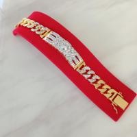 ราคา สร้อยข้อมือแฟชั่นผู้หญิงและผู้ชายเพชร CZ ฝังล็อคลาย 6 เหลี่ยม สายเลสจิกเพชรชุบทองไมครอนหน้าขาวและทองคำขาว น้ำหนัก 4 บาท (11740711634)