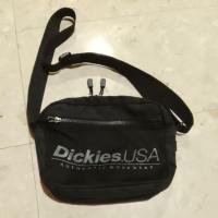 ราคา **กระเป๋าผ้าใบสีดำสะพายข้าง ยี่ห้อ Dickies แท้ (มือสอง) (28739366744)