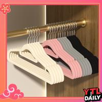 ราคา YTL พร้อมส่ง ไม้แขวนเสื้อ กันลื่น หุ้มกำมะหยี่ ตะขอหมุนได้360องศา ไม้แขวนเสื้อผู้ใหญ่ ไม้แขวนเสื้อกำมะหยี่ (27555722581)