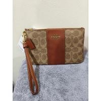 ราคา กระเป๋า Coach คล้องมือ 1 ซิป ไซส์ L small Wristlet in colourblock signature canvas (25266214586)