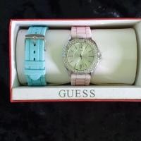 ราคา ⌚Sale‼นาฬิกาGUESSแท้ ประดับคริสตัลสวยงามลมากๆ มีสายเปลี่ยน 2สายนะคะ สีชมพู&สีฟ้า(ไม่เคยใส่เลย) (4831621165)