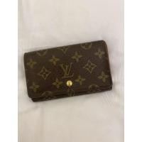 ราคา กระเป๋าตังค์ Louis Vuttion ใบกลาง ของแท้ มือสอบ (7652154768)