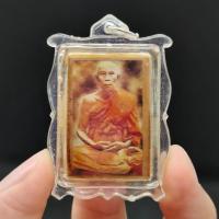 ราคา หลวงปู่หลิว วัดไร่แตงทอง รูปถ่ายเลี่ยมกรอบกันน้ำ ด้านหลังบรรจุเหรียญพญาเต่าเรือนมหาเศรษฐี บรรจุผงพุทธคุณที่หลวงพ่อปลุกเส (17059424753)