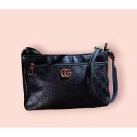 ราคา กระเป๋าคลอสบอดี้หนังลายGDมือสอง (27508201003)
