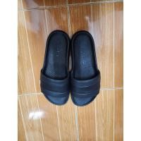 ราคา [ส่งต่อ][รองเท้ามือสอง] รองเท้าแตะ lacoste size40.5(25cm) สภาพดี ไม่มีตำหนิขาด ของแท้จากช้อป (23366254347)