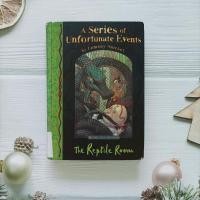 ราคา #Chapterbooks วรรณกรรมเยาวชน • ภาษาอังกฤษ ปกแข็ง A Series of Unfortunate Events Book 2 : The Reptile Room (15867207392)