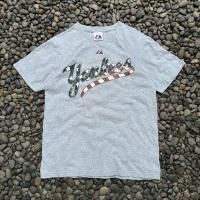 ราคา YANKEES SPELLOUT BY MAJESTIC เสื้อยืด (41355761870)