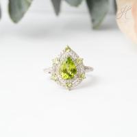 ราคา แหวนเพอริดอทหยดน้ำ ล้อม CZ 2 ชั้น-Double Halo Teardrop Peridot Ring (27982135862)