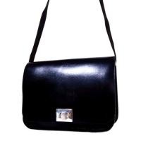 ราคา The Leather Satchel Co กระเป๋าหนังแท้ สะพายครอสบอดี้ กระเป๋ามือสอง หนังสีดำ black men women leather saddle bag yonvintag (29170293904)