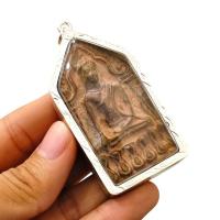 ราคา พระเครื่องขุนแผนยอดพจี้ล เนื้อชินกรุเก่า พุทธคุณเสริมมงคล เลี่ยมกรอบสีเงินไมครอน (24063823830)