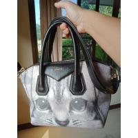 ราคา กระเป๋าถือหนังแท้ % ตีแบรนด์ givenchy ไซส์ 10 นิ้ว สูง 9 นิ้ว อะไหล่เงิน สภาพสวยๆ งานจากตู้เกาหลีจ้า (15875694033)