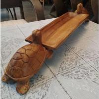 ราคา ถาดไม้แกะสลักรูปเต่า จานเสริฟเต่า ใส่ผลไม้ ใช้เอนกประสงค์สี่เหลี่ยม กว้าง 5 * ยาว 14 นิ้ว สีไม้คลาสสิค แกะสลักปราณีต (23967232338)