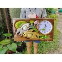 ราคา ไม้แกะสลักติดผนัง ไม้แกะสลักตกแต่งบ้าน ไม้แกะสลักมงคล นาฬิกาปลาเงินปลาทองไม้สักแกะสลัก เสริมฮวงจุ้ยด้านเงินทองล้นหลาม (23004495387)