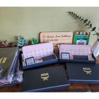 ราคา MCM Logo Embossed Large Zip Wallet (19269593567)