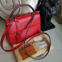 ราคา LV Epi Cluny BB (1661007596)