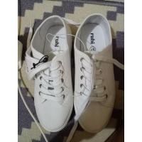 ราคา รองเท้าผ้าใบสีขาว RUBI SIZE 37 (24267535798)