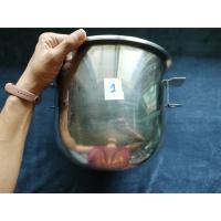 ราคา [สินค้ามือ 2 สภาพ 75%] โถตีแป้ง สำหรับเครื่องตีไข่ขนาด 10 ลิตร ยี่ห้อกิตติวัฒนา (สำหรับเครื่องตีโมเดลเก่าก้นโถแบนมน) (1) (24214715968)
