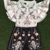 ราคา จั้มสูทสั้นสิงโต แต่งดอก3D แขนระบาย มือ2 สภาพดี ป้ายวิเดเลีย@เรียว ไซส์m รหัส114-380 (4217348101)