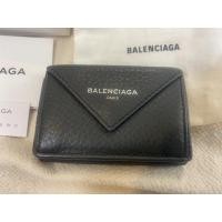 ราคา Used Onceกระเป๋าสตางค์ Balenciaga Papier Trifold mini wallet สีเทาเข้ม ของแท้ สภาพใหม่ (20547777420)