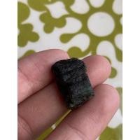 ราคา (F) พลอยดิบแท้ มรกตดิบ(Emerald)พลอยธรรมชาติ 100% น้ำหนัก 28.50 กะรัต (10365582065)