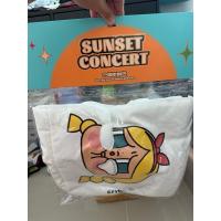 ราคา ‼️ พร้อมส่ง ในไทย กระเป๋าผ้า CRYBABY Sunset Concert Series-Cotton Filled Shoulder Bag (24838585801)