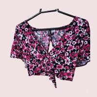 ราคา (ส่งต่อ) เสื้อครอปเว้าหน้าหลังลายดอก H&M (9351036018)